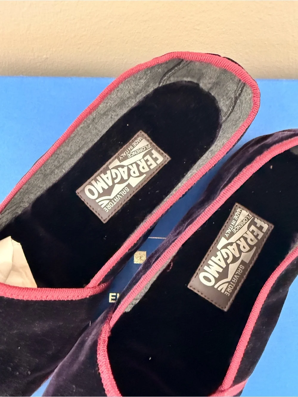 Feregamo Blue and Red Velvet Slippers Slip on Loafers